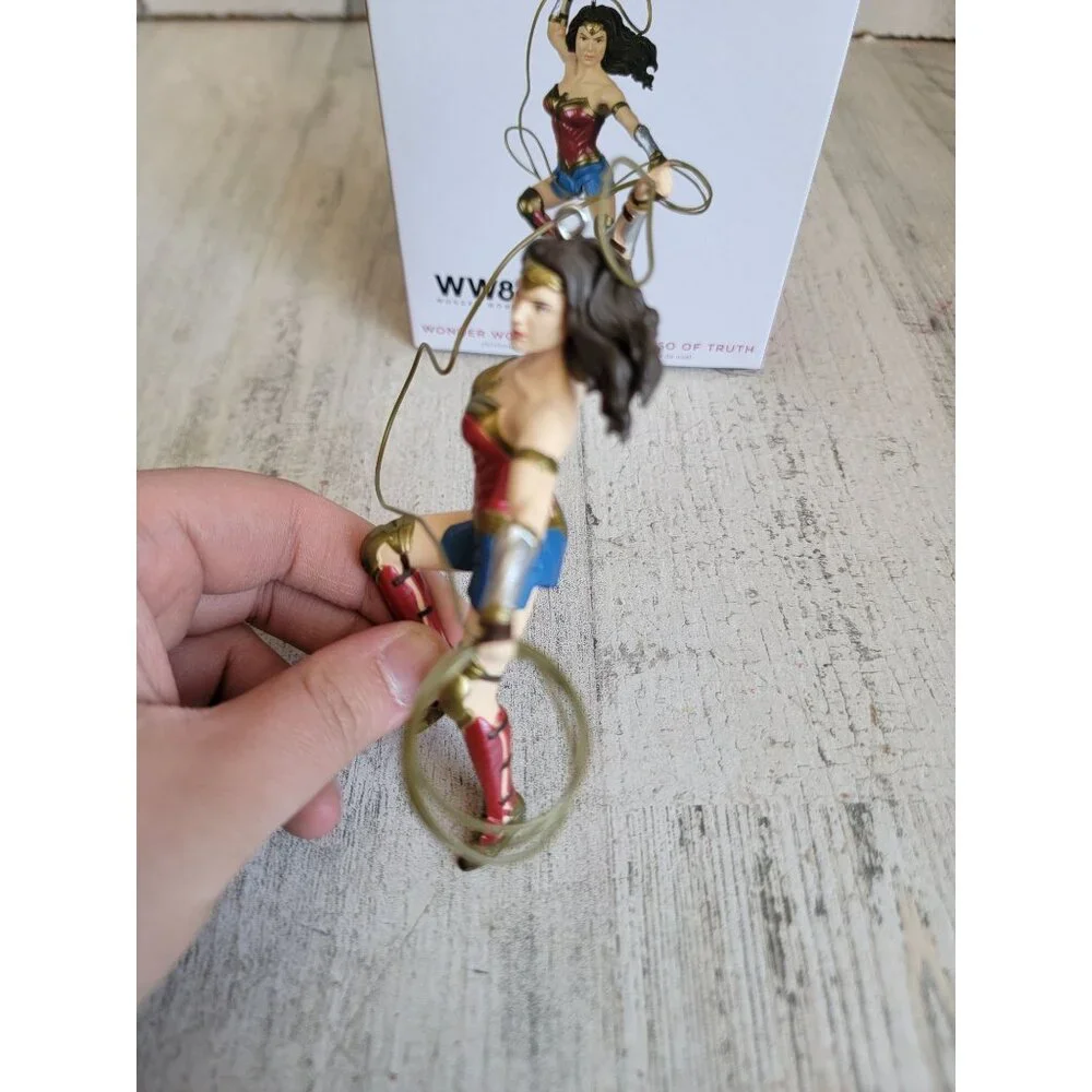 Hallmark Wonder Woman lasso of Truth ornament Xmas‎